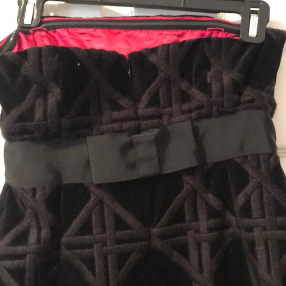 Velvet strapless dress with satin lining - Picture 3 of 5